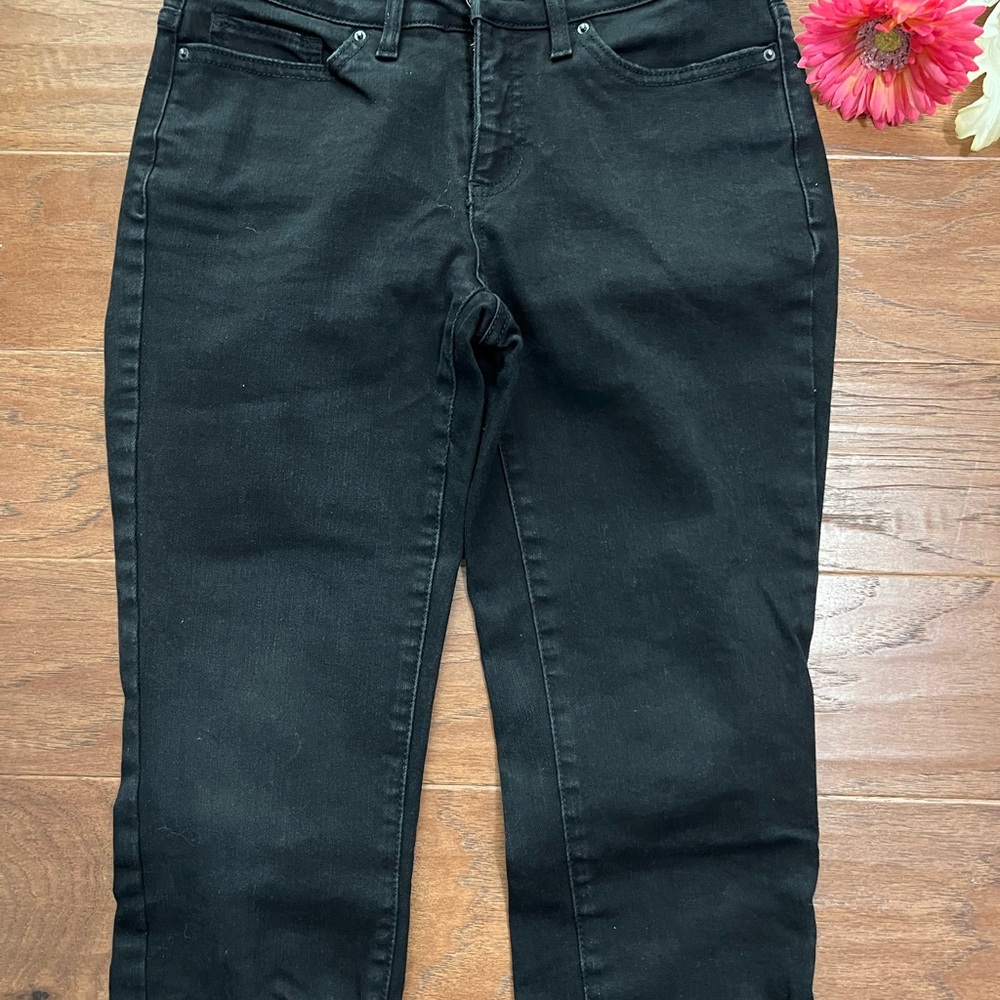Time & Tru Women’s Mid Rise Capris Size 4